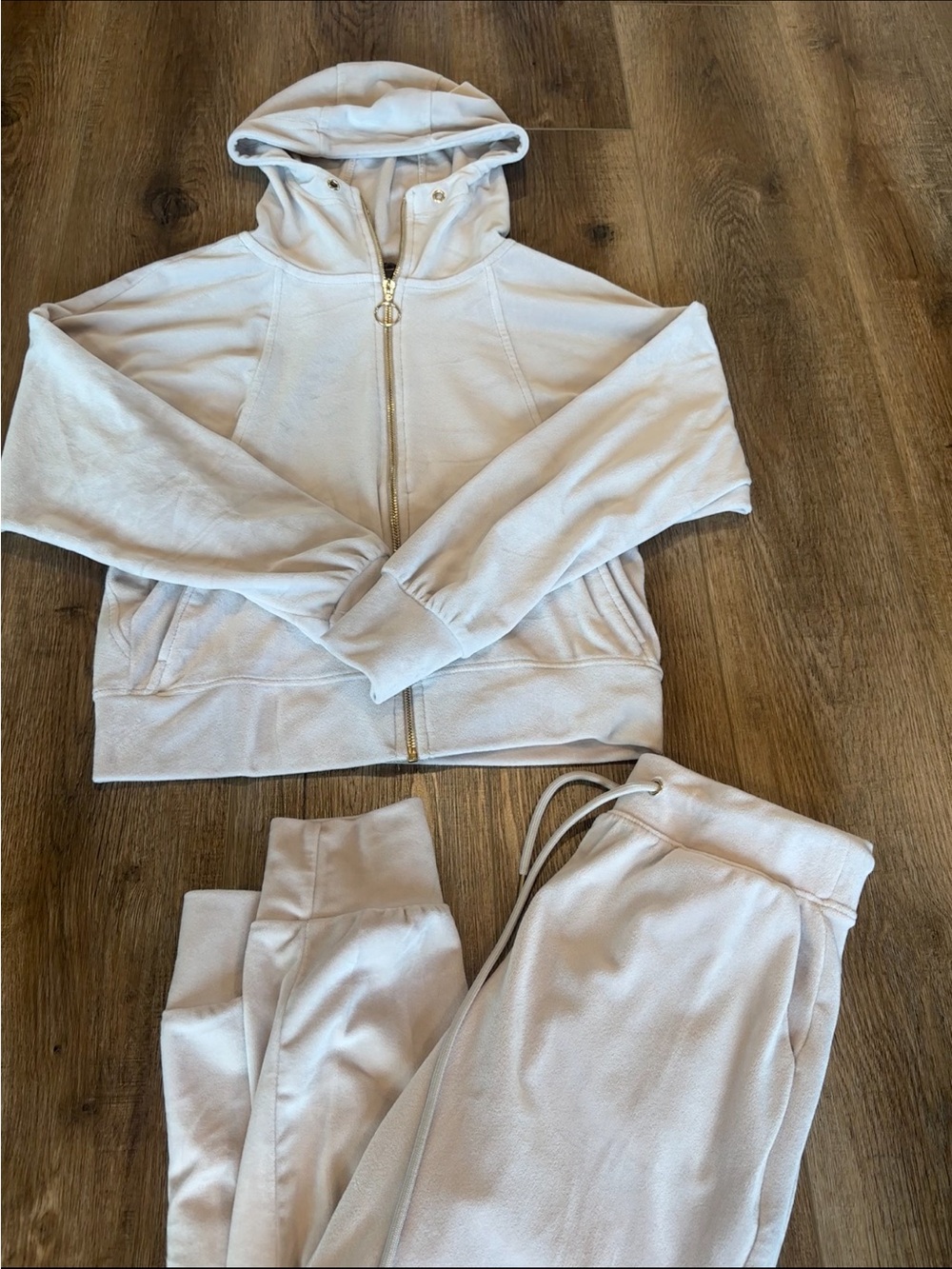 NWOT Womens Cream Velvet Lounge Set - Picture 2 of 6